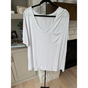 Kyte Living Women’s White Relaxed Fit V-Neck Tee Size XXL